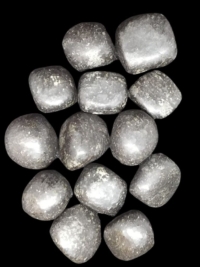 Nuummite, tumbled